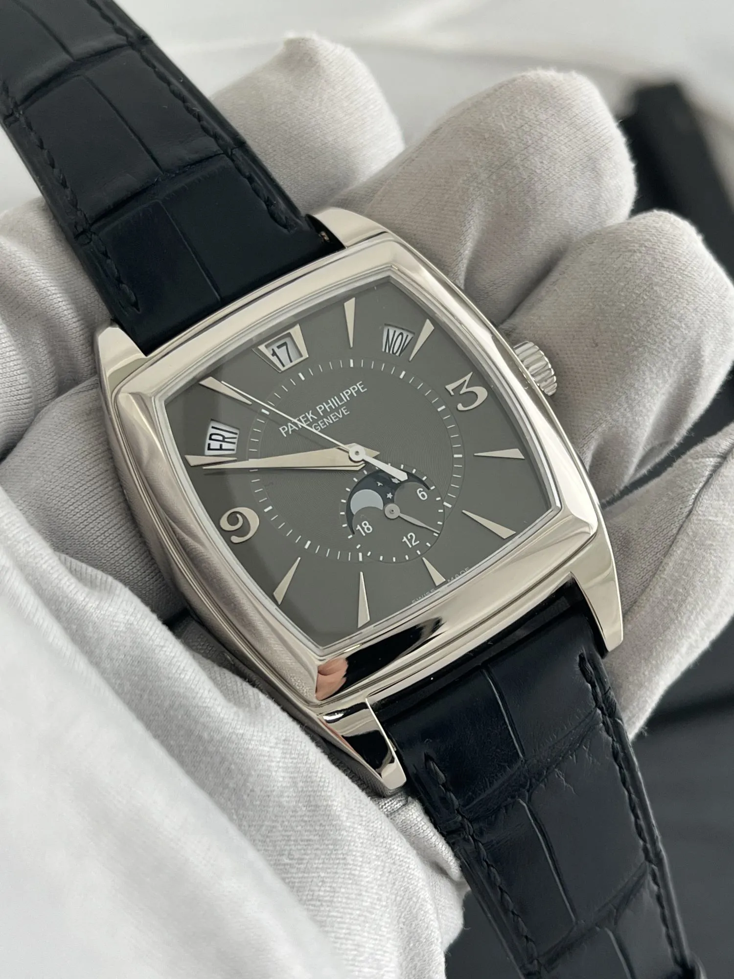 Patek Philippe Gondolo 5135G 38mm White gold Gray 1