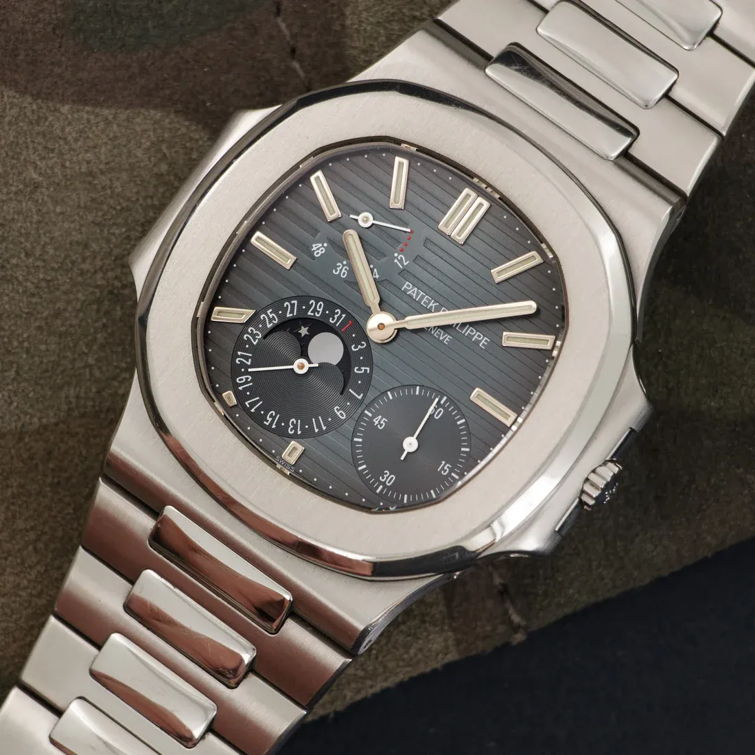 Patek Philippe Nautilus 3712/1A-001 42mm Stainless steel 2