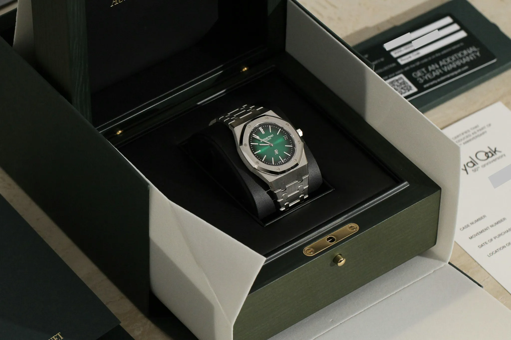 Audemars Piguet Royal Oak Jumbo 16202PT.OO.1240PT.01 39mm Platinum Green 1