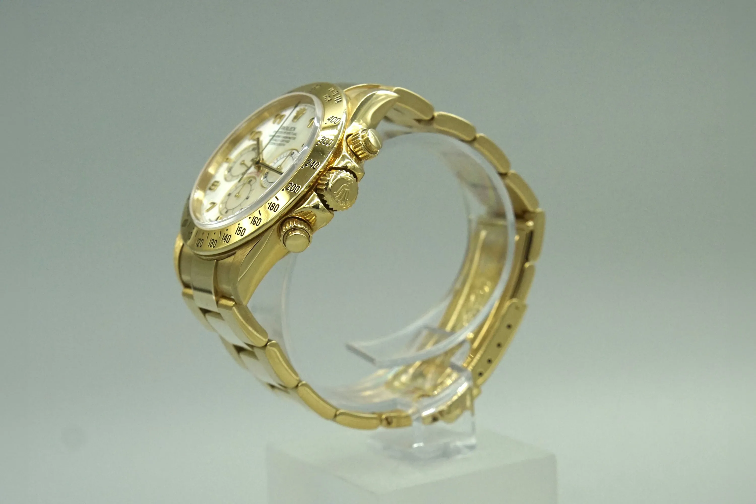 Rolex Daytona 16528 40mm Yellow gold Mother-of-pearl 17