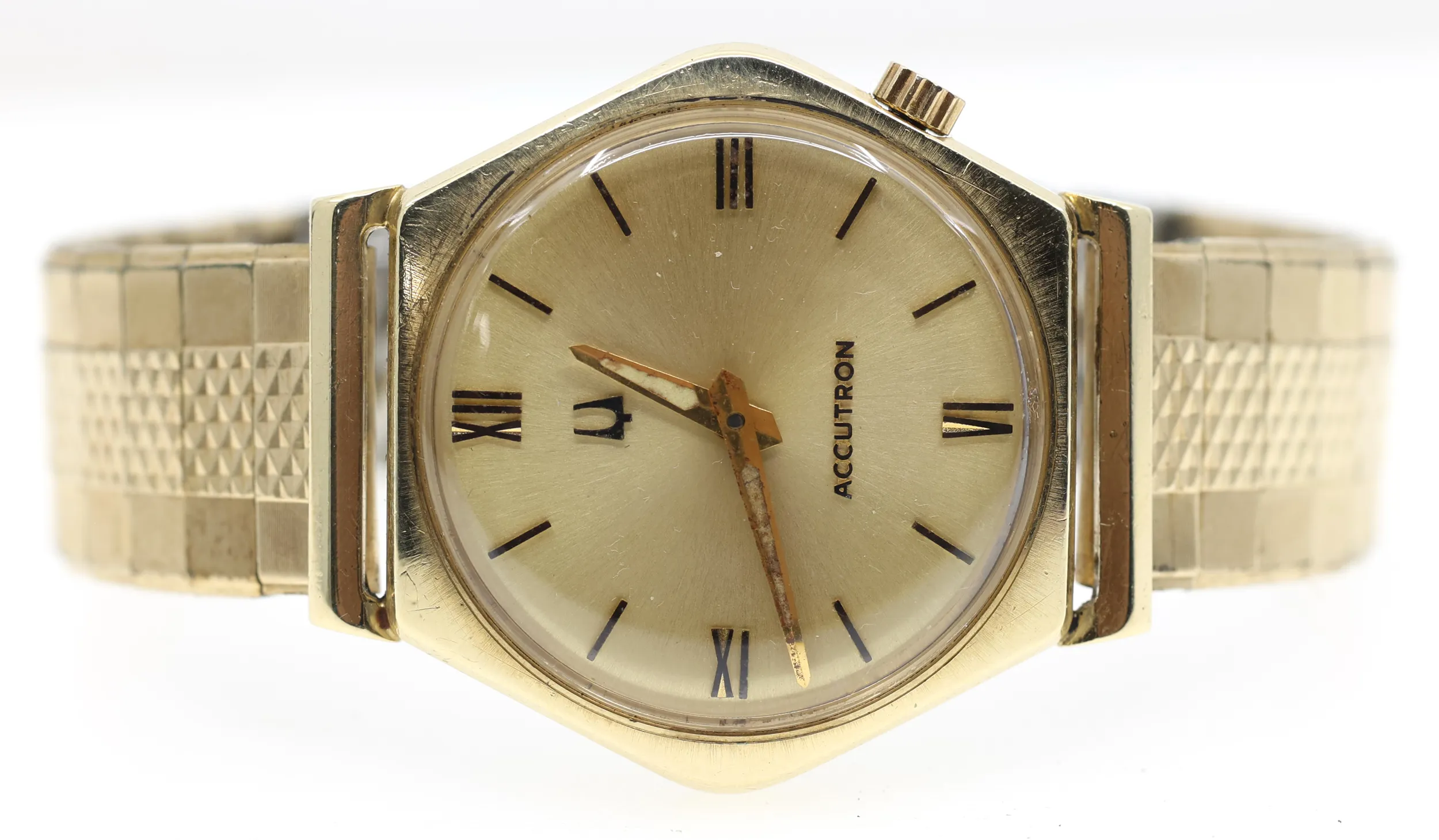 Bulova Accutron 35mm Yellow gold