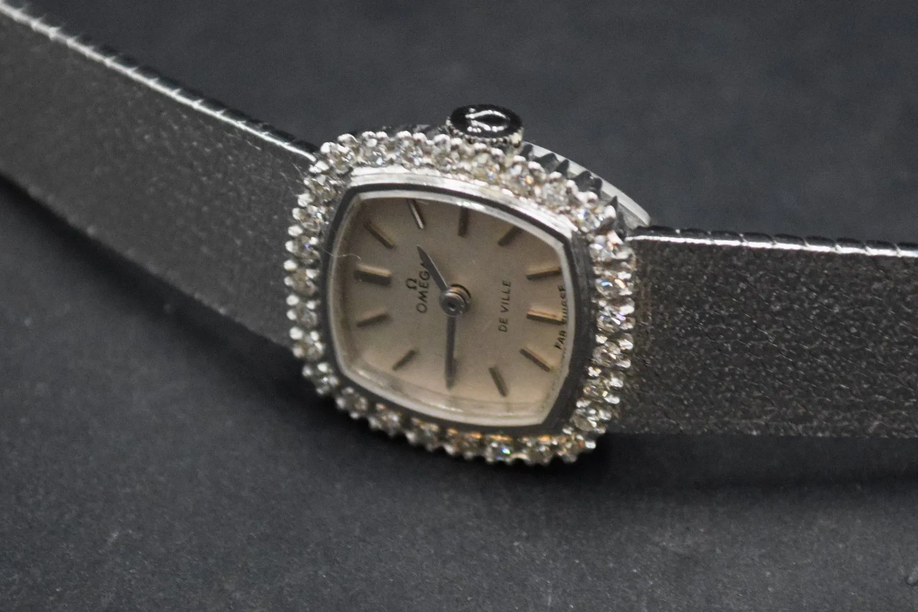 Omega De Ville 17mm White gold Silver 2