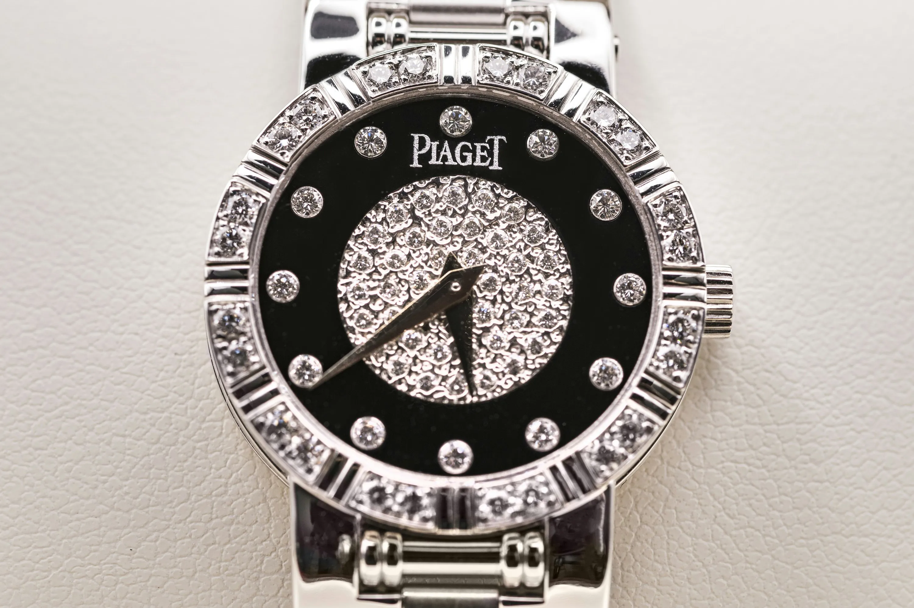 Piaget Dancer 90564 K 81 23mm White gold Black 19