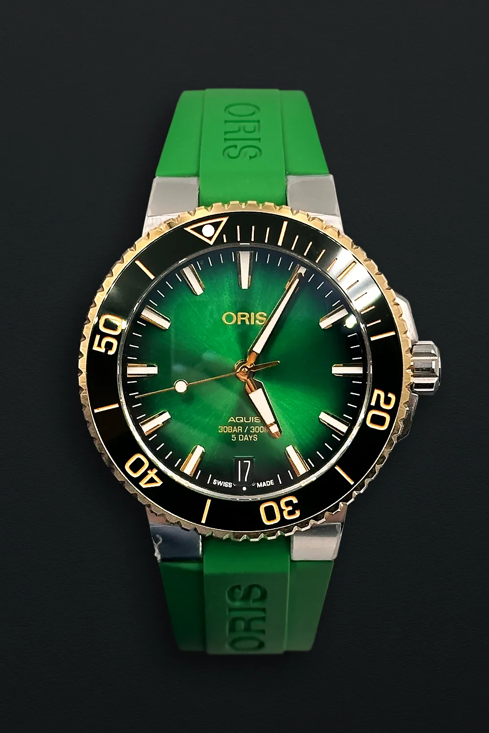 Oris Aquis 01 400 7769 6357-07 4 22 77FC 41.5mm Yellow gold and Stainless steel Green