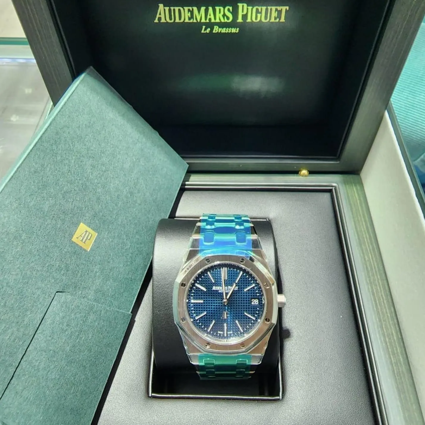 Audemars Piguet Royal Oak 16202ST.OO.1240ST.02 39mm Steel Blue