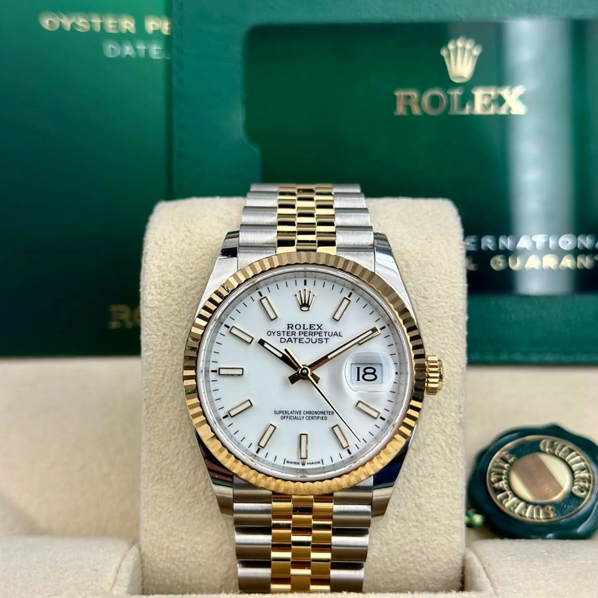 Rolex Datejust 36 126233-0019 36mm Yellow gold and Oystersteel White