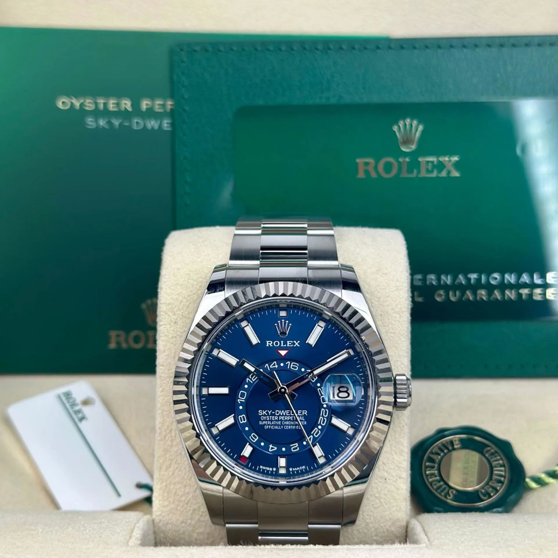 Rolex Sky-Dweller 336934-0005 42mm White gold and Oystersteel Blue