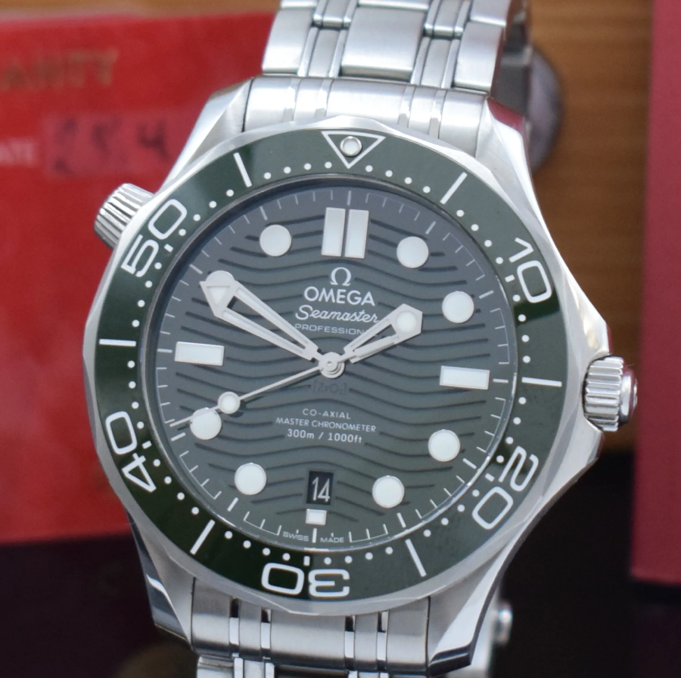 Omega Seamaster Diver 300M 210.30.42.20.10.001 42mm Stainless steel Green 1