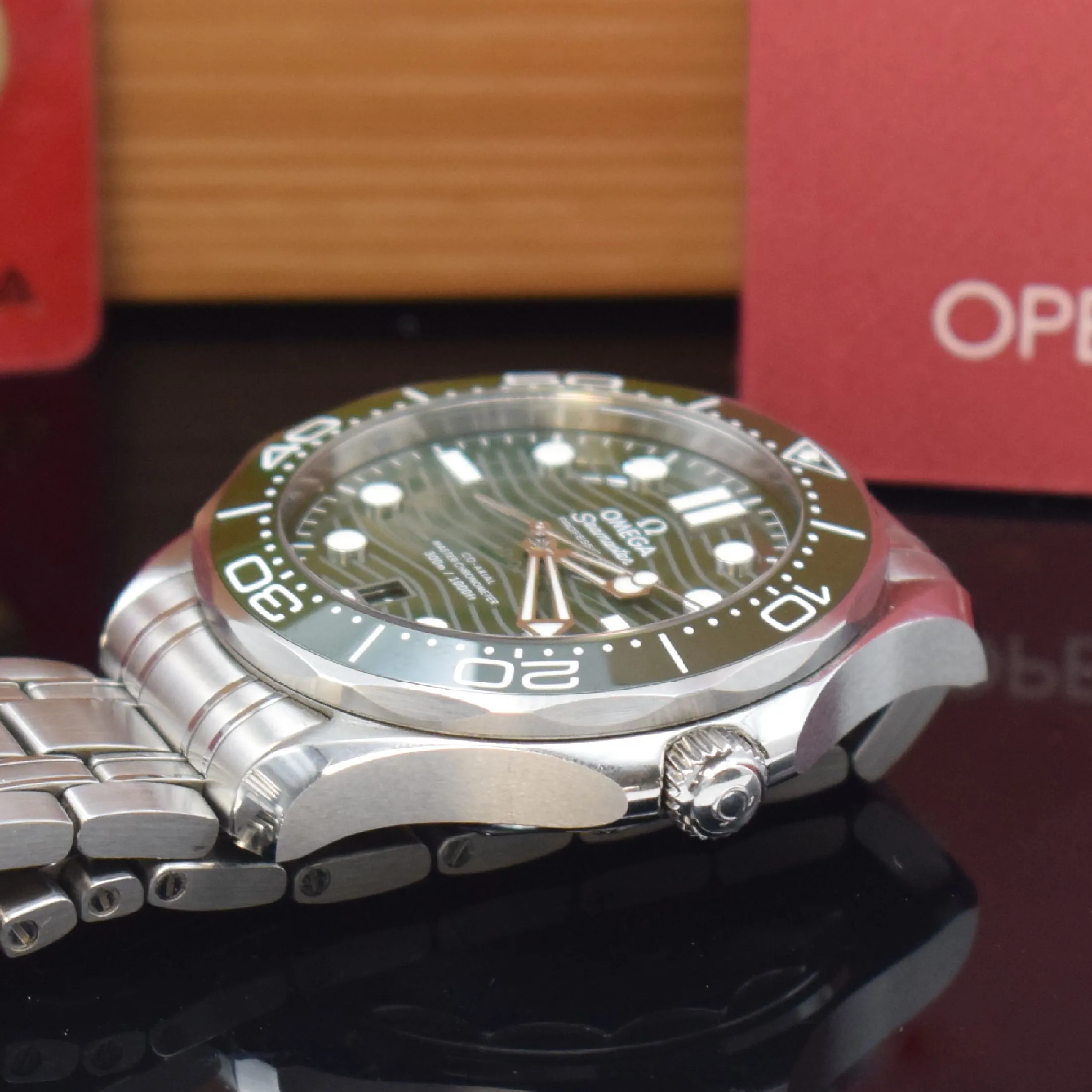 Omega Seamaster Diver 300M 210.30.42.20.10.001 42mm Stainless steel Green 3