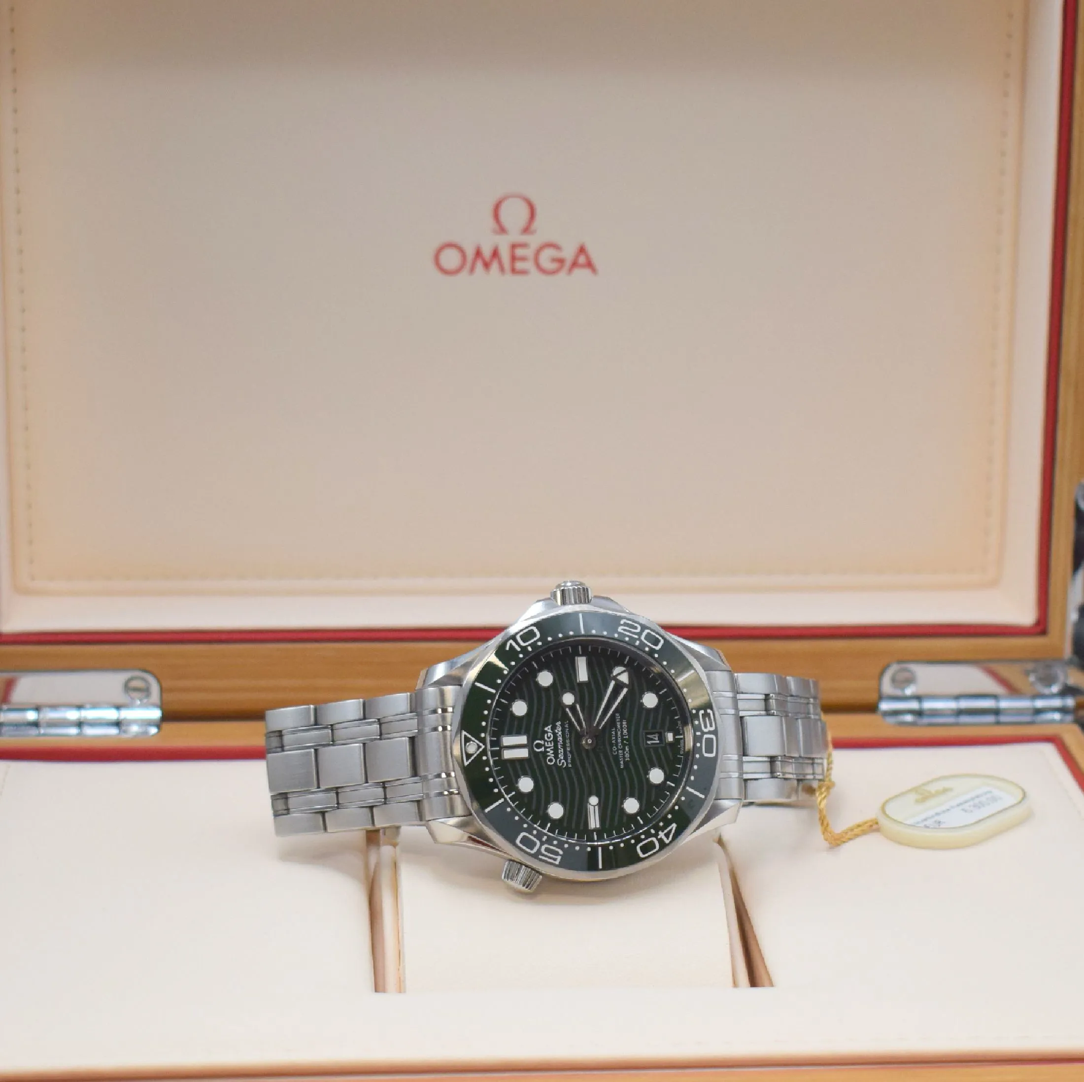 Omega Seamaster Diver 300M 210.30.42.20.10.001 42mm Stainless steel Green 6