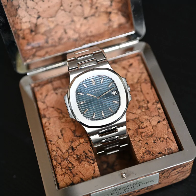 Patek Philippe Nautilus 3700/1 40mm Stainless steel Blue 8