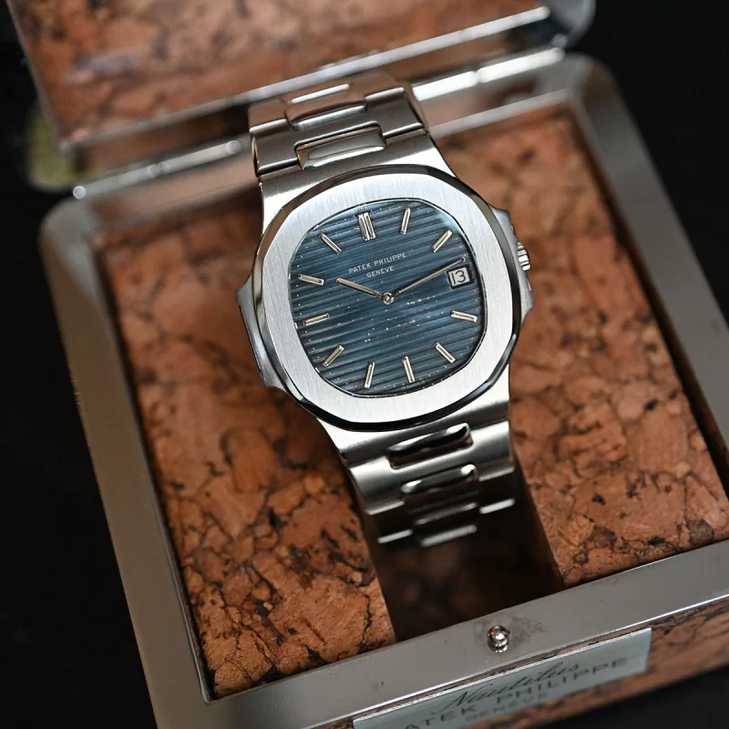 Patek Philippe Nautilus 3700/1 40mm Stainless steel Blue 9