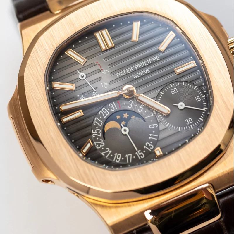 Patek Philippe Nautilus 5712R-001 40mm Rose gold Gray 4