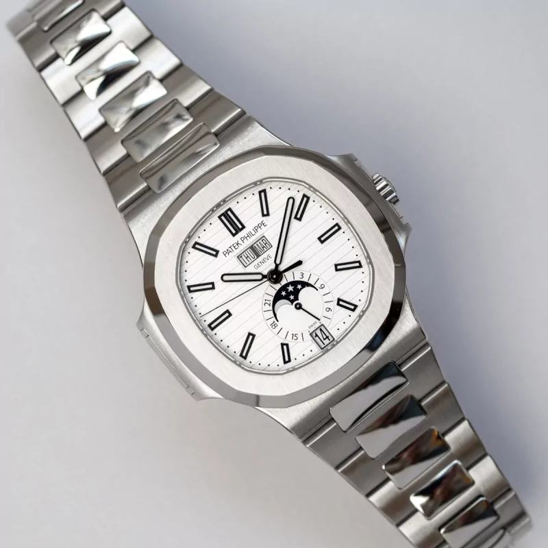 Patek Philippe Nautilus 5726/1A-010 40mm Stainless steel White 1