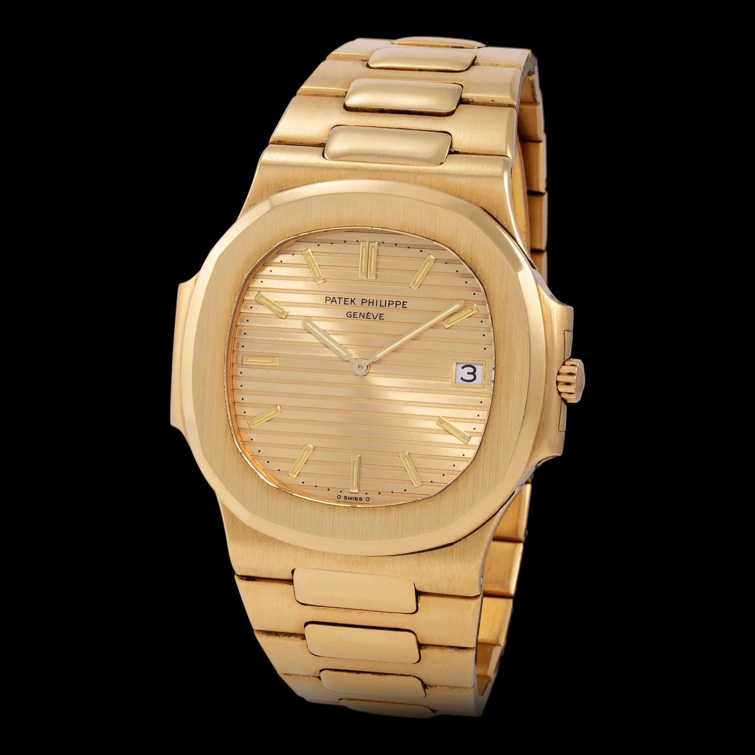 Patek Philippe Nautilus 3700/1 40mm Yellow gold Black