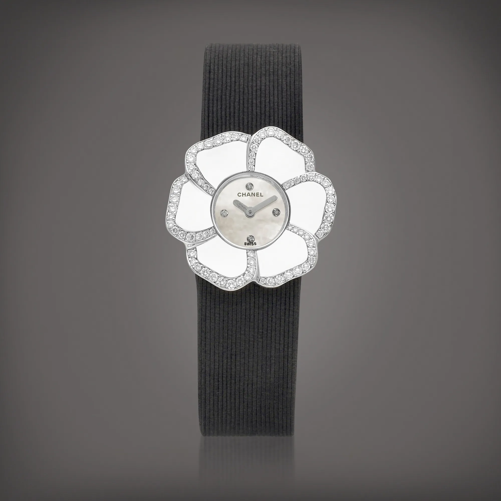 Chanel 26.5mm White gold and Diamond Mother-of-pearl