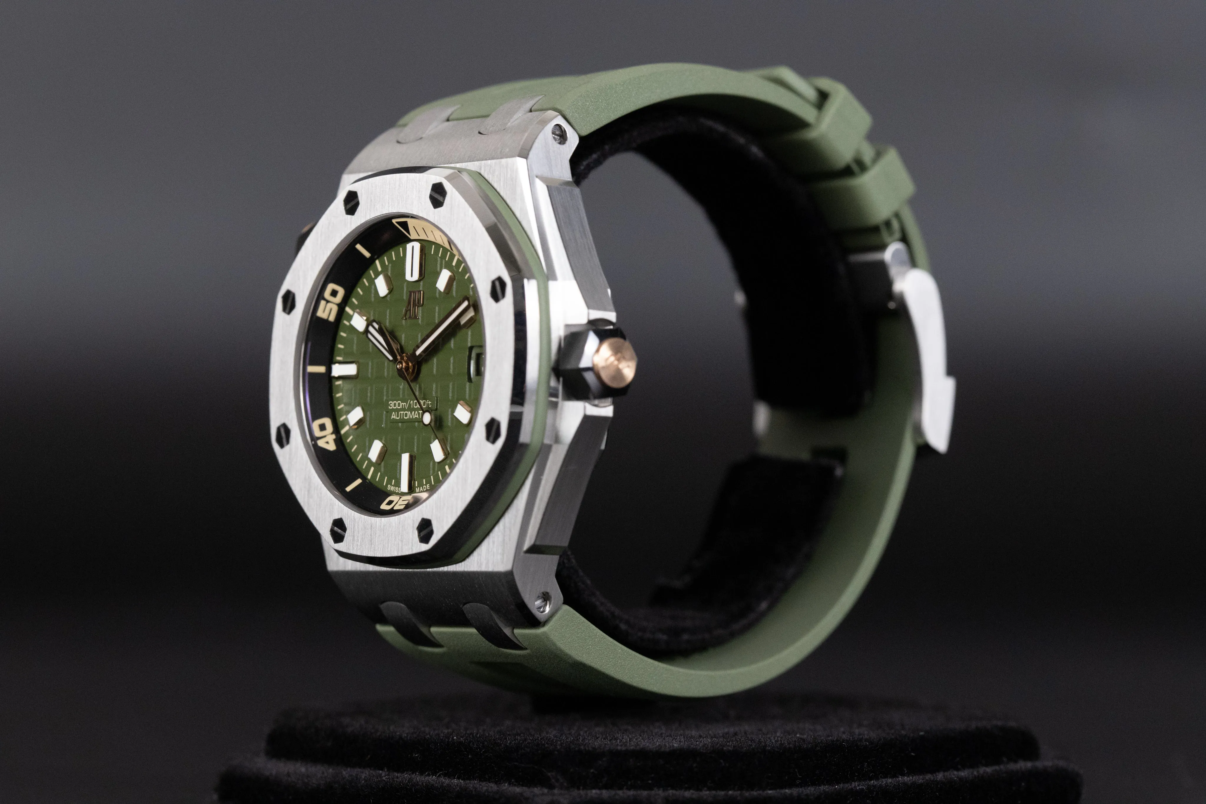 Audemars Piguet Royal Oak Offshore Diver 15720ST 42mm Stainless steel Green 1