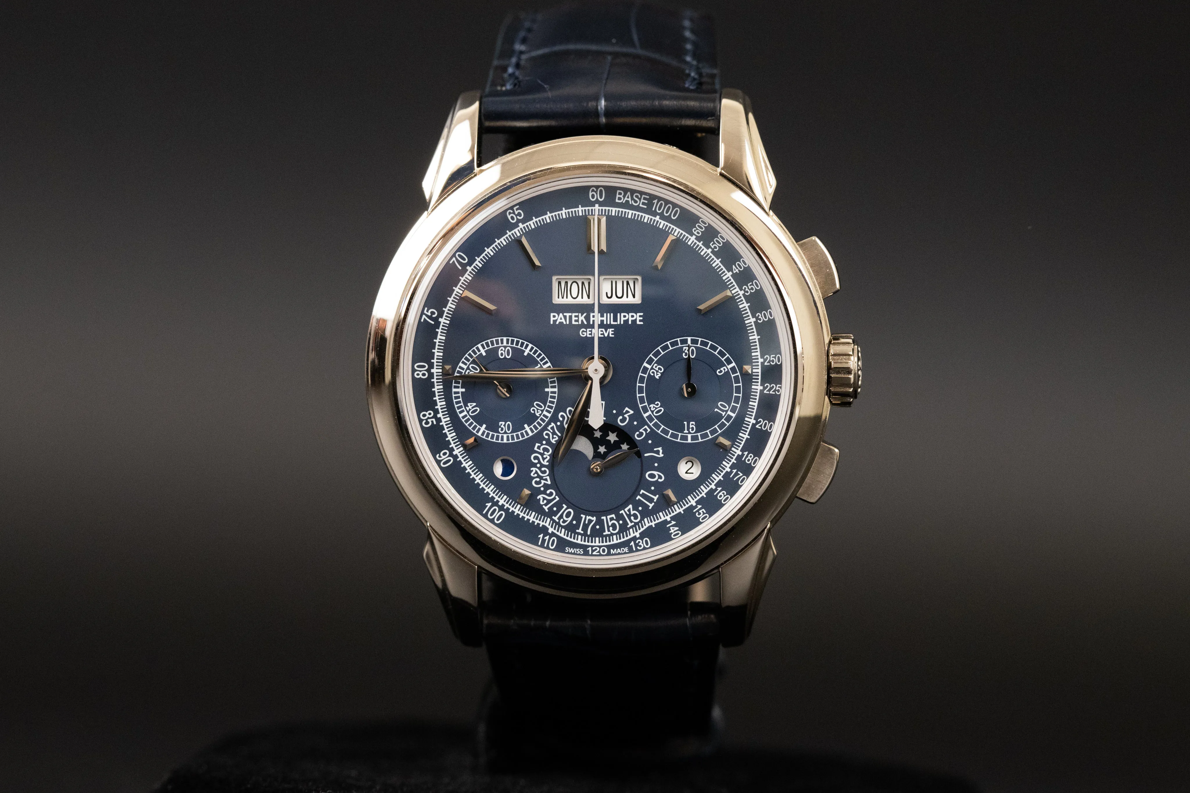 Patek Philippe Perpetual Calendar Chronograph 5270G 41mm White gold Blue