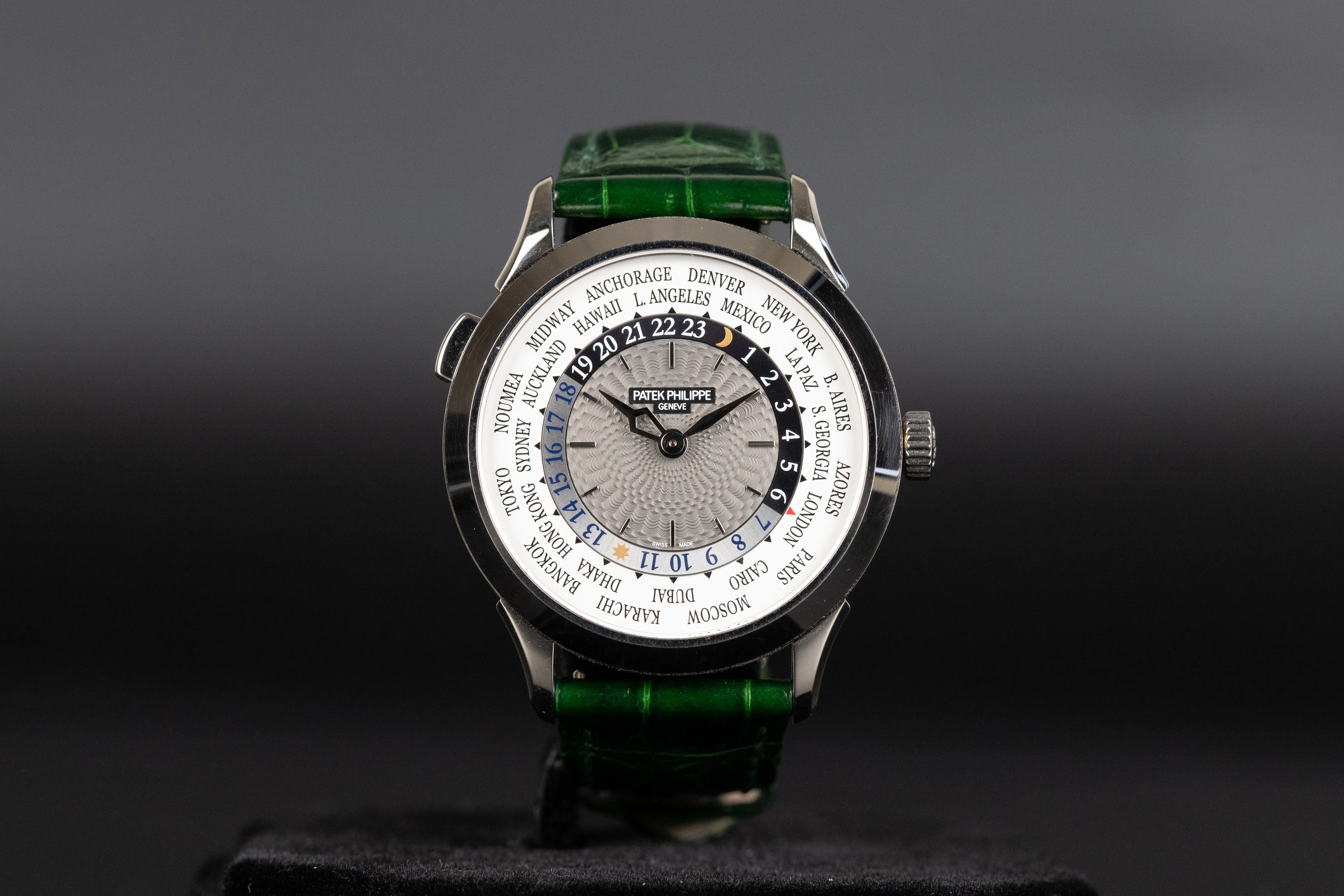 Patek Philippe World Time 5230G 38.5mm White gold Silver Lacquered