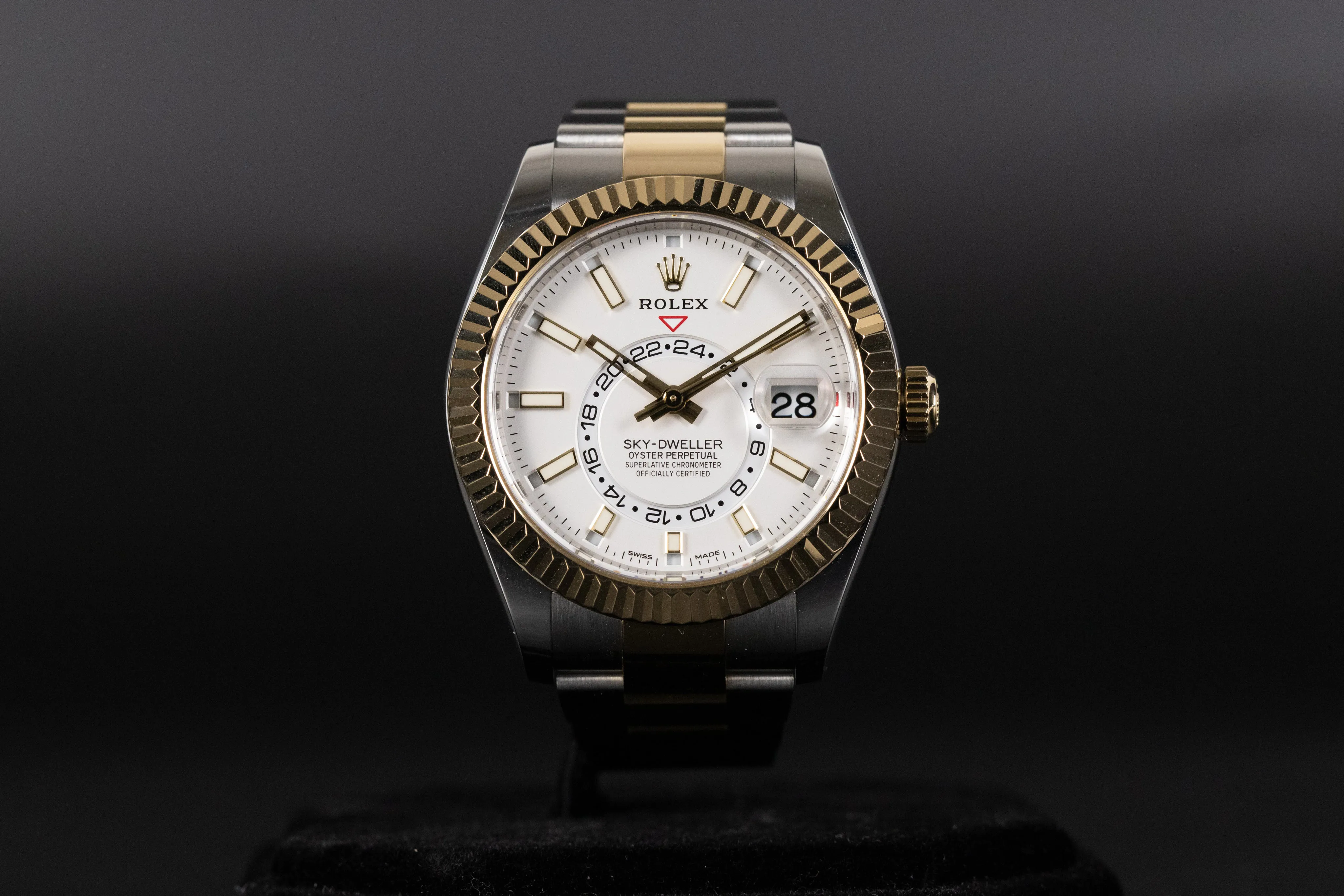 Rolex Sky-Dweller 326933 42mm Yellow gold and Stainless steel White