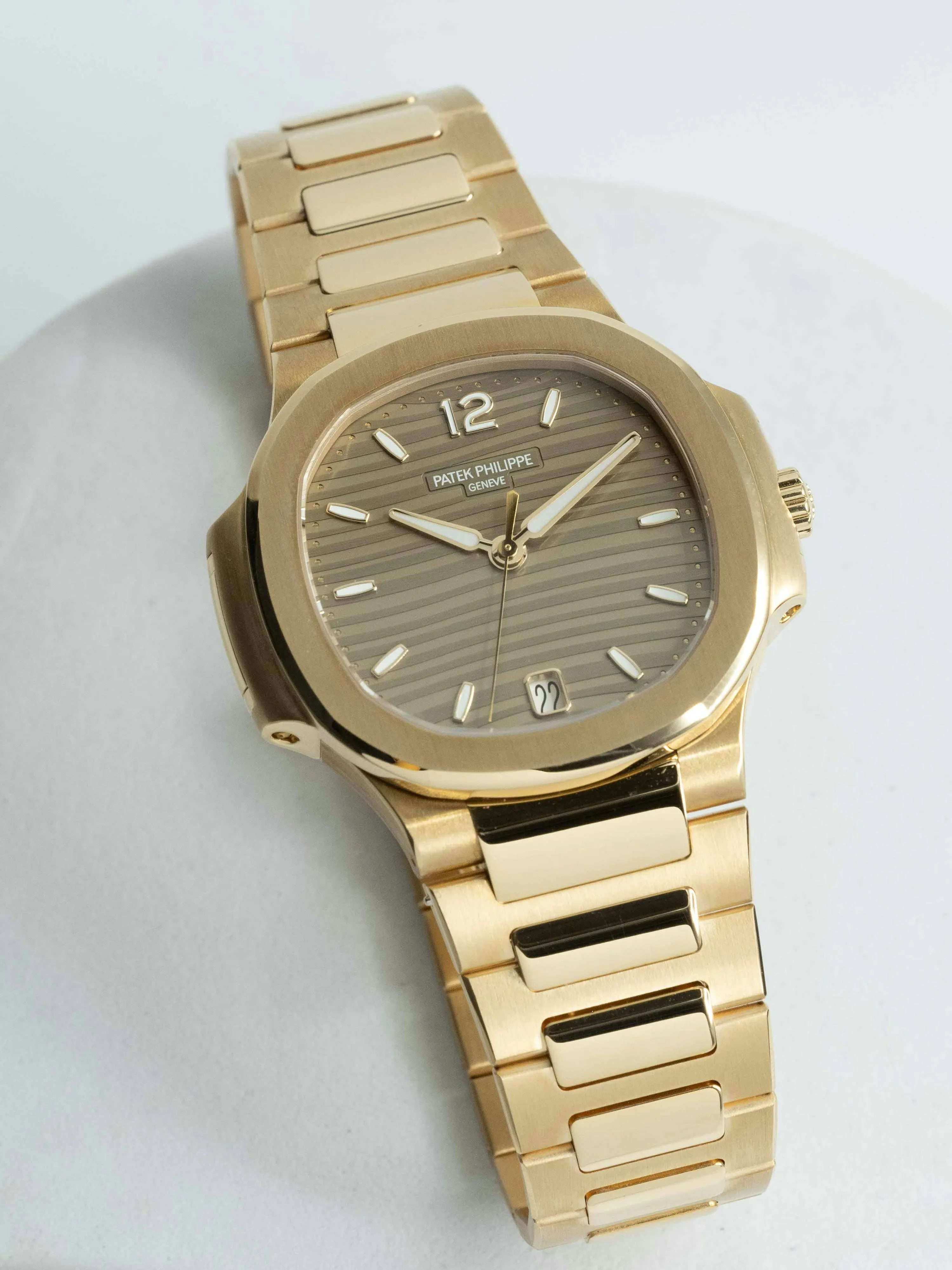 Patek Philippe Nautilus 7118/1R 35mm Rose gold Silver 2