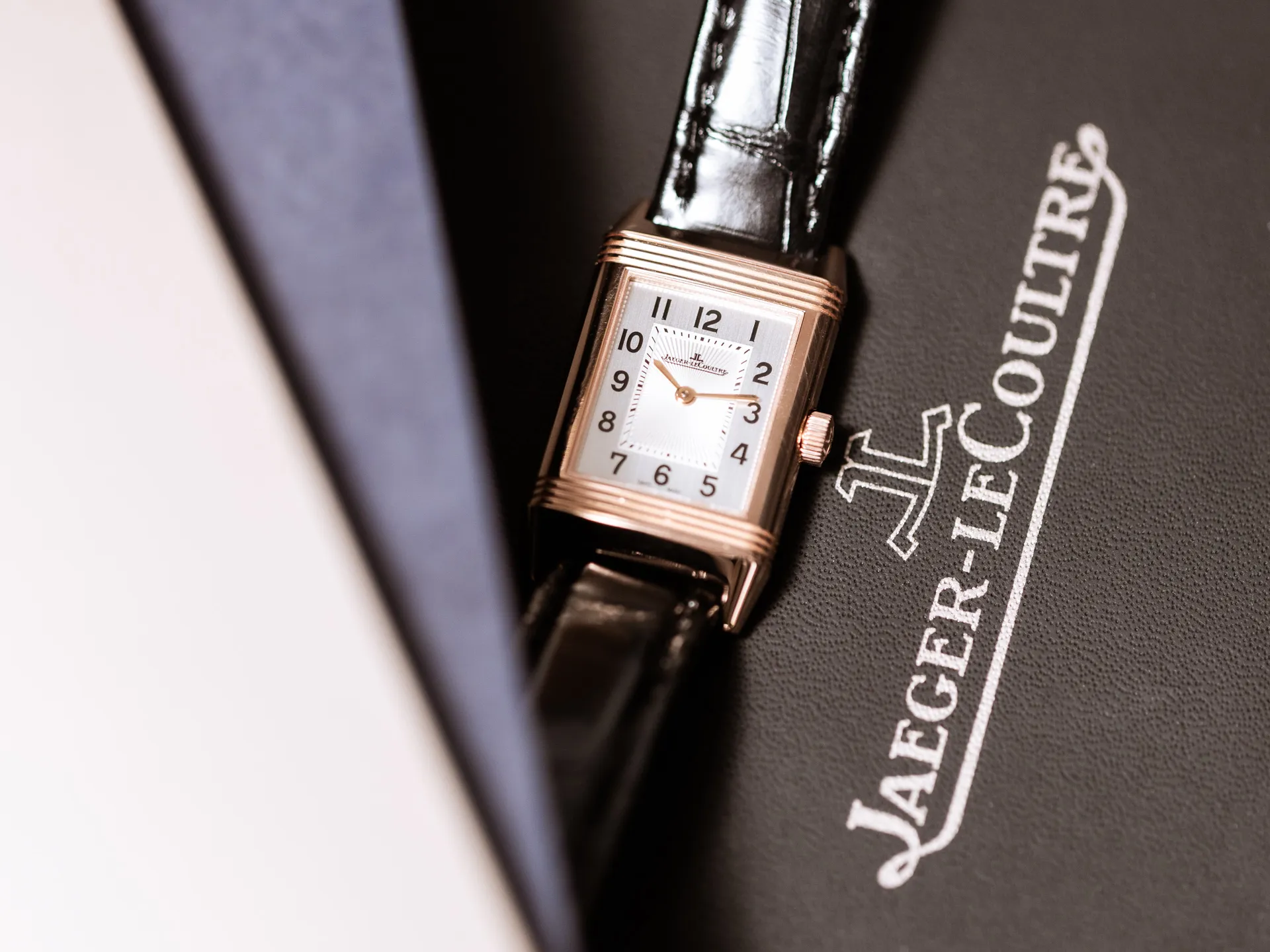 Jaeger-LeCoultre Reverso Classic Small Q2602540 35.78mm Rose gold Silver