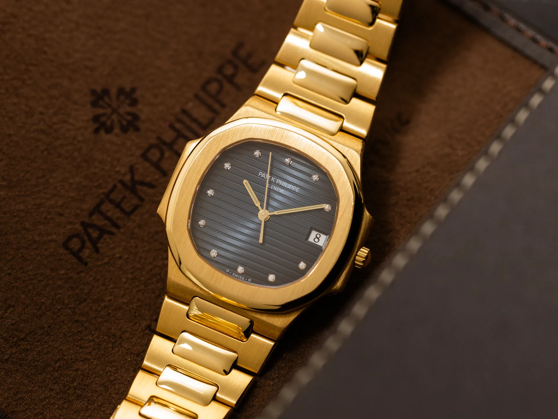 Patek Philippe Nautilus 3900 33mm Yellow gold Blue