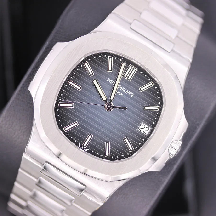 Patek Philippe Nautilus 5711/1A-010 40mm Stainless steel Blue 2