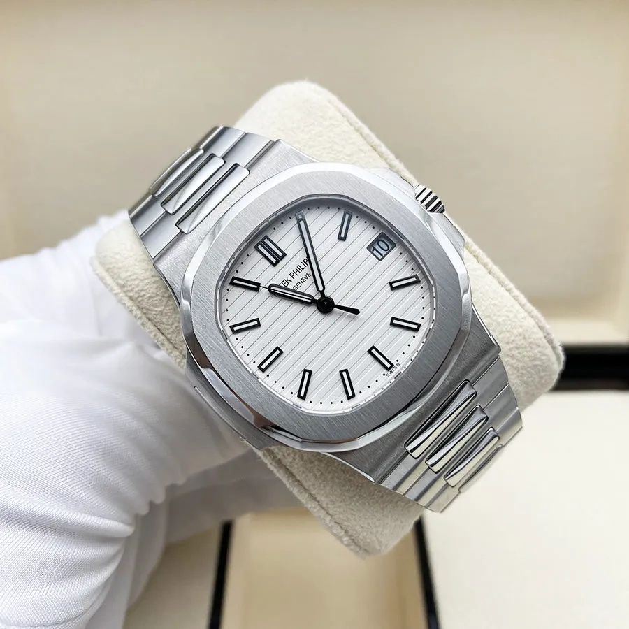 Patek Philippe Nautilus 5711/1A-011 40mm Stainless steel White