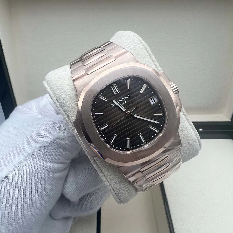 Patek Philippe Nautilus 5711/1R-001 40mm Rose gold Brown 1