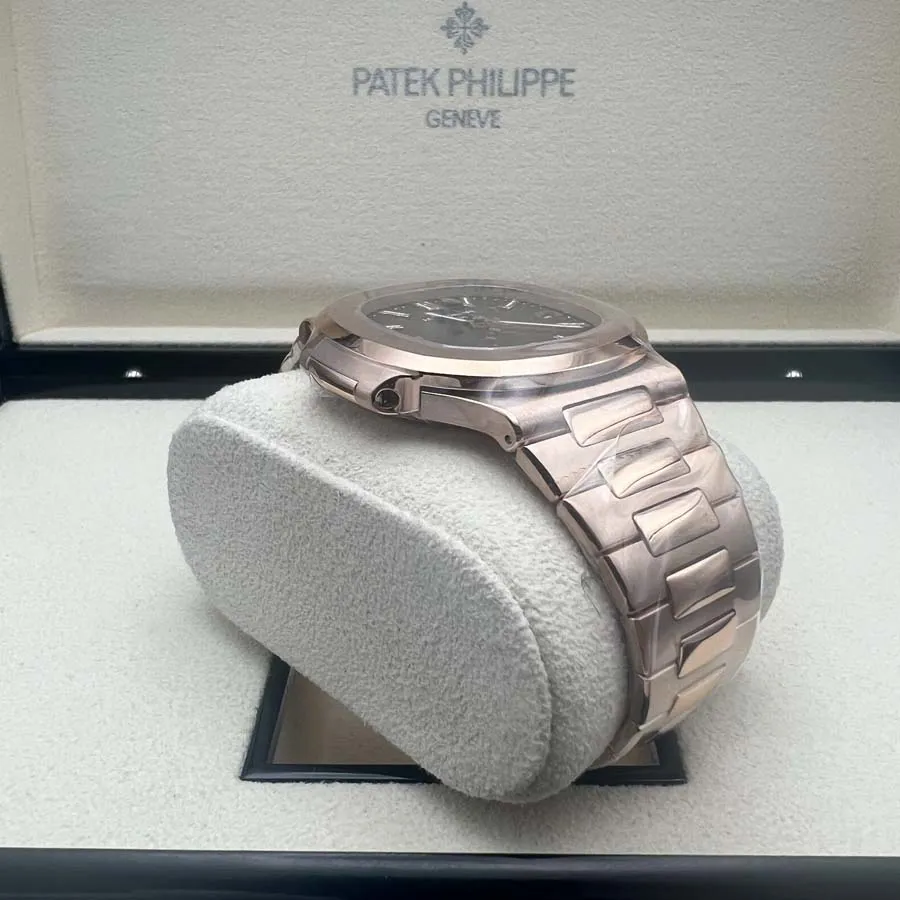 Patek Philippe Nautilus 5711/1R-001 40mm Rose gold Brown 4