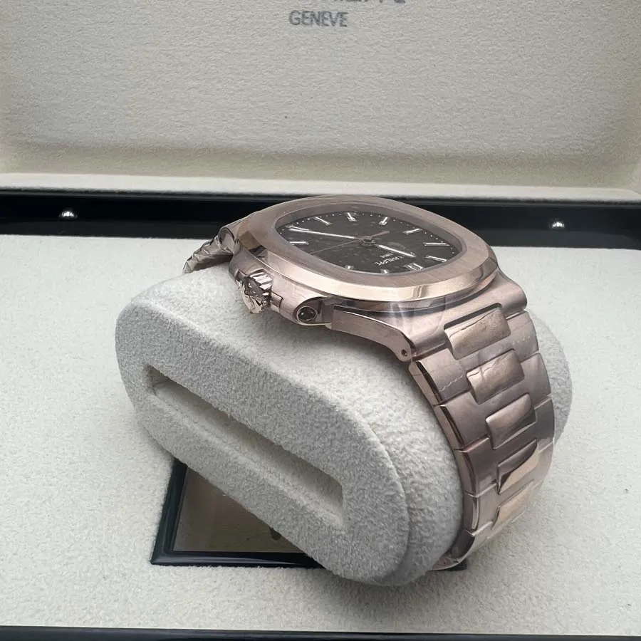 Patek Philippe Nautilus 5711/1R-001 40mm Rose gold Brown 6