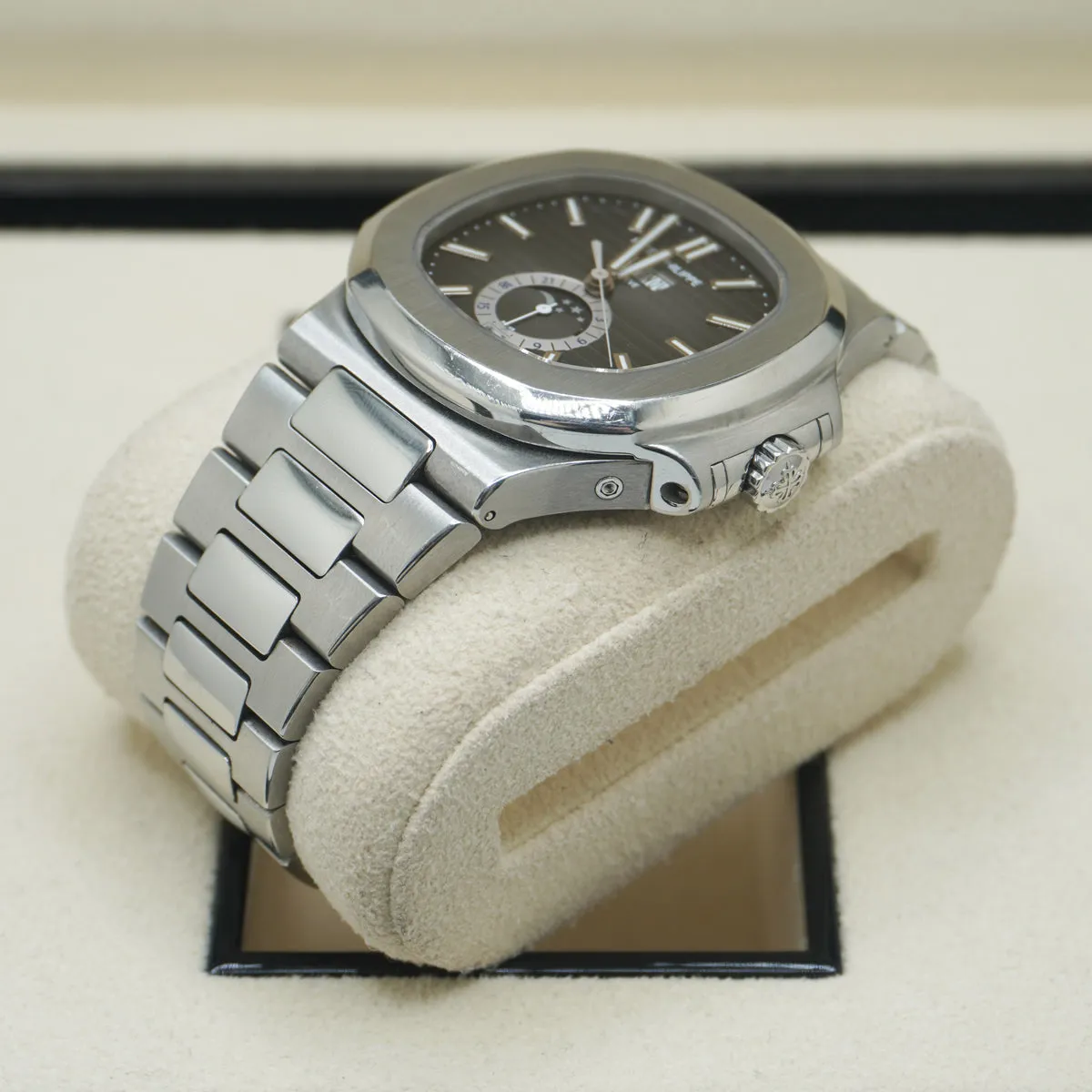 Patek Philippe Nautilus 5726/1A 40.5mm Stainless steel Gray 3