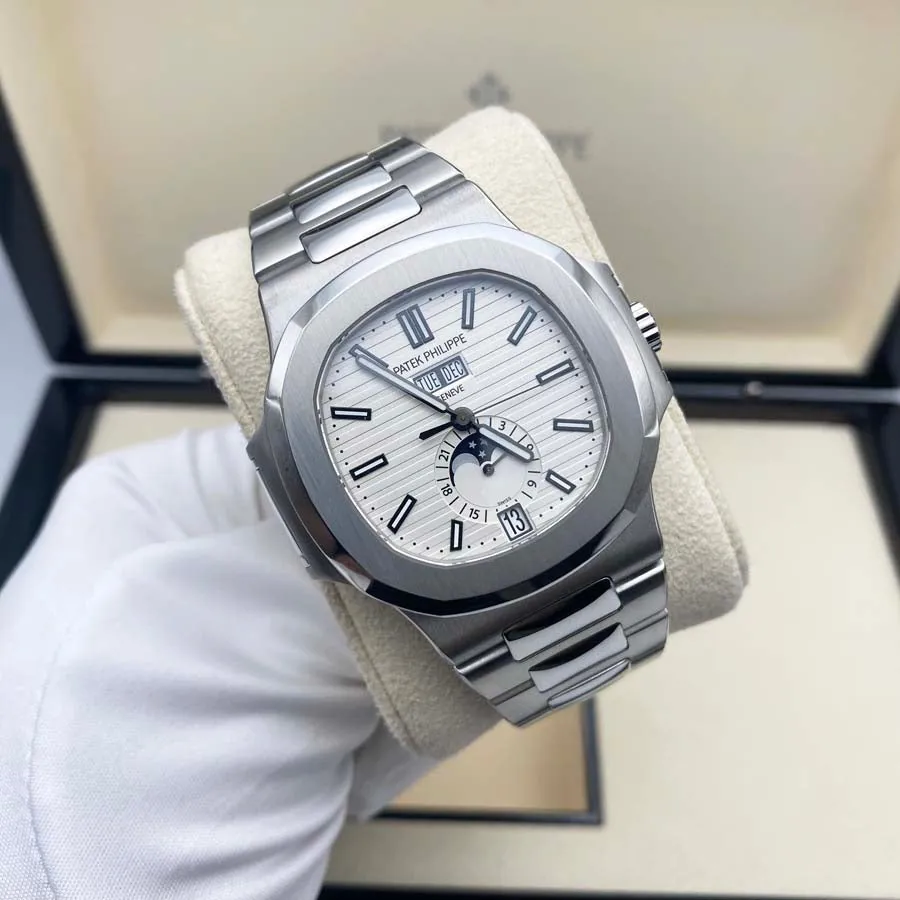 Patek Philippe Nautilus 5726/1A 40.5mm Stainless steel White