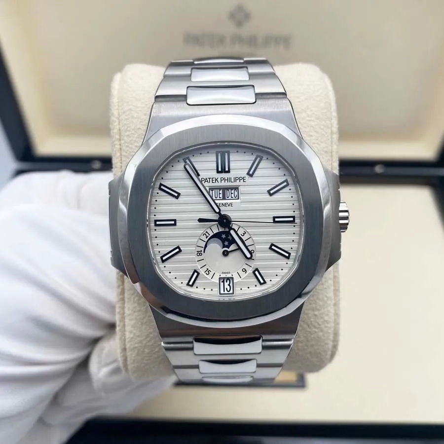 Patek Philippe Nautilus 5726/1A 40.5mm Stainless steel White 1