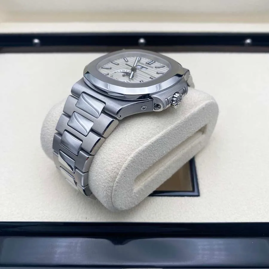 Patek Philippe Nautilus 5726/1A 40.5mm Stainless steel White 2