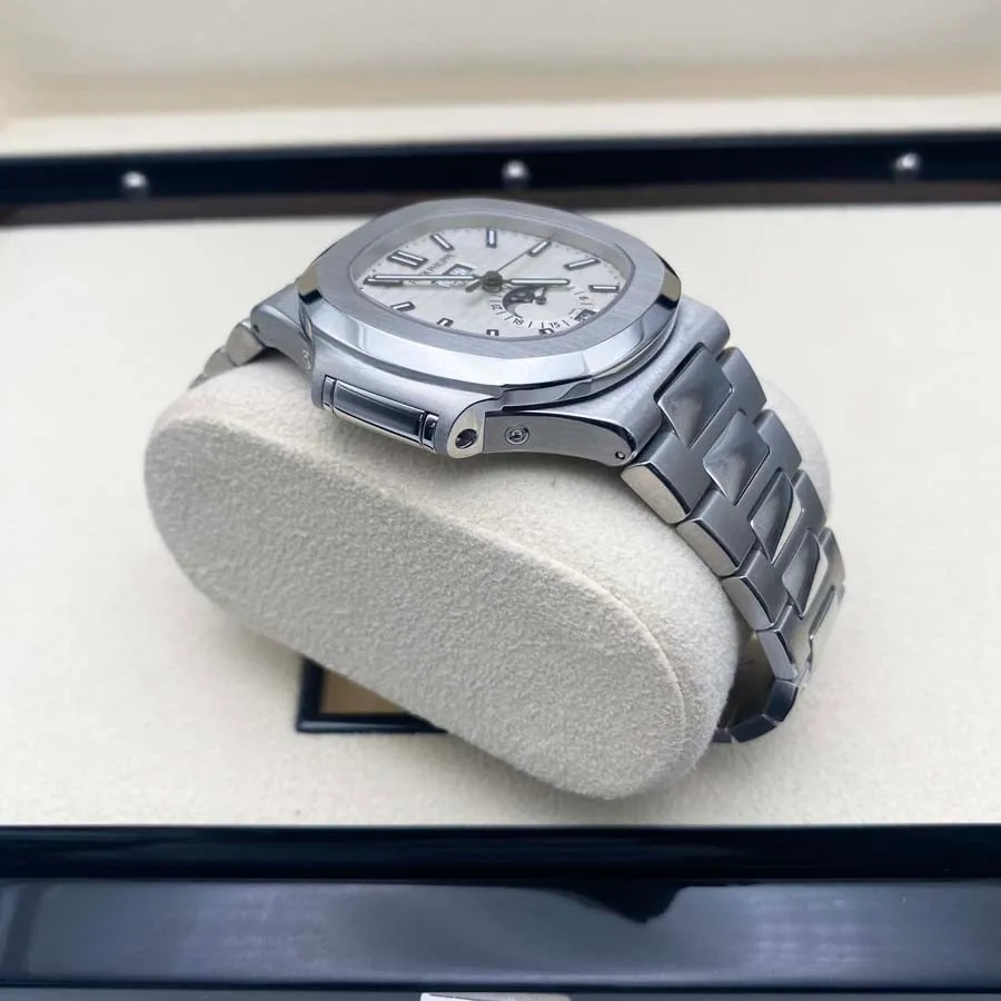 Patek Philippe Nautilus 5726/1A 40.5mm Stainless steel White 5