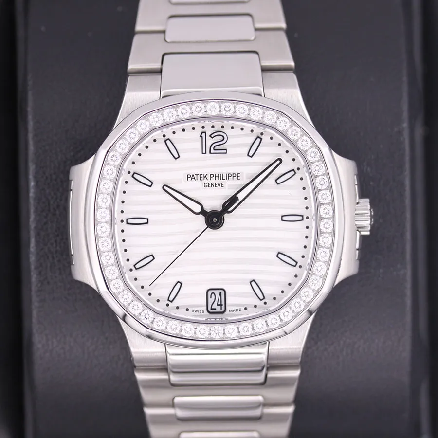 Patek Philippe Nautilus 7118/1200A-010 35.5mm Stainless steel White