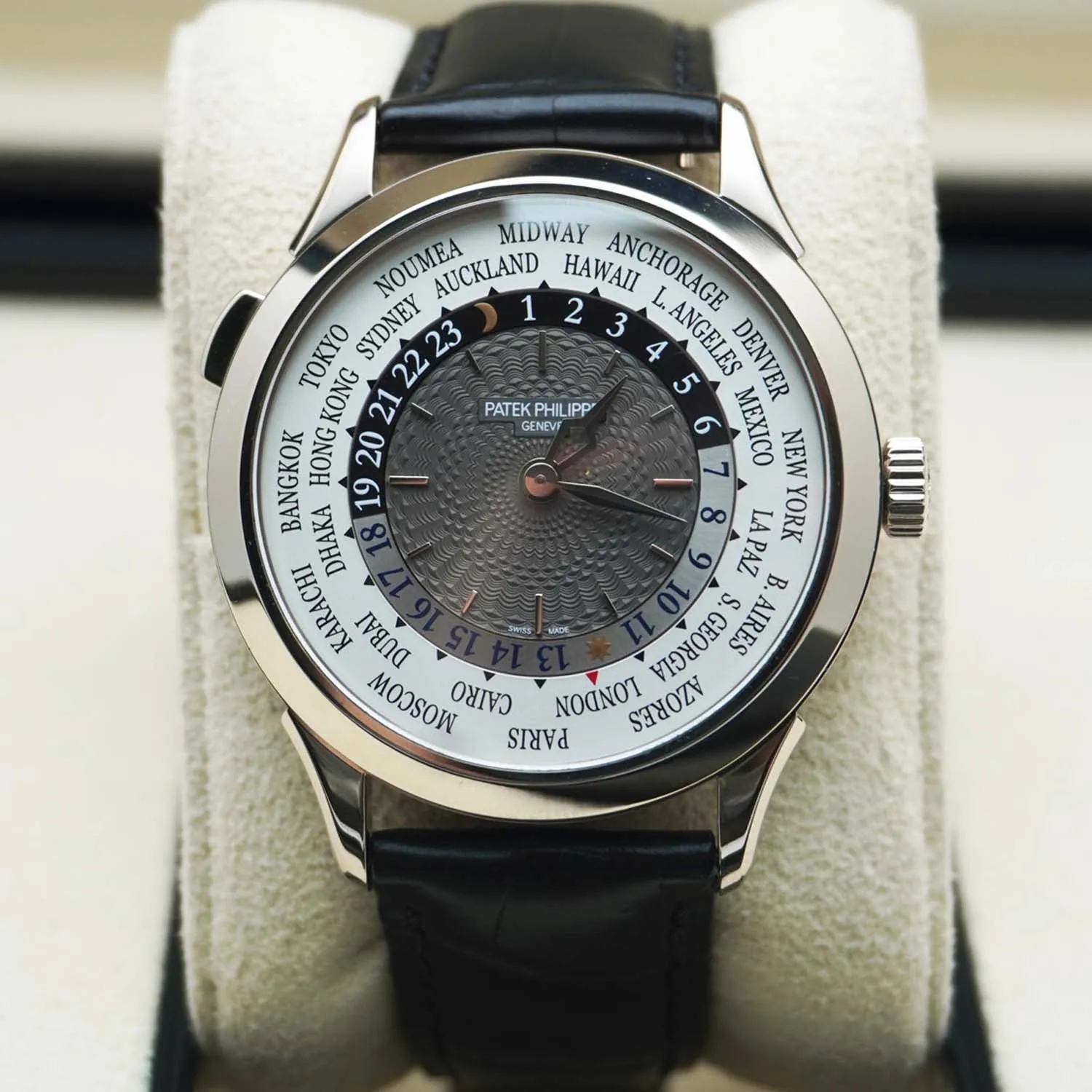 Patek Philippe World Time 5230G-001 38.5mm White gold