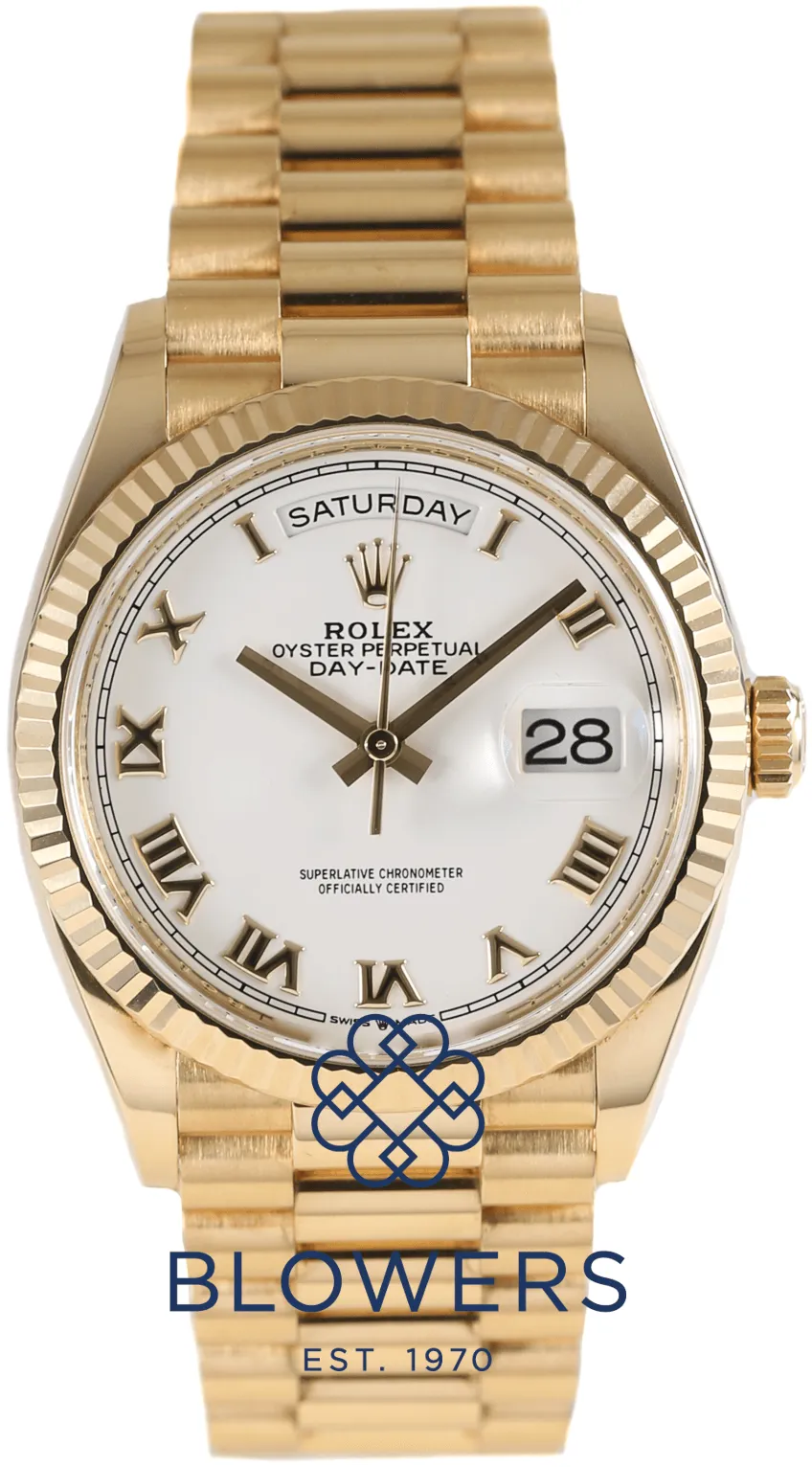 Rolex Day-Date 36 128238 36mm Yellow gold White