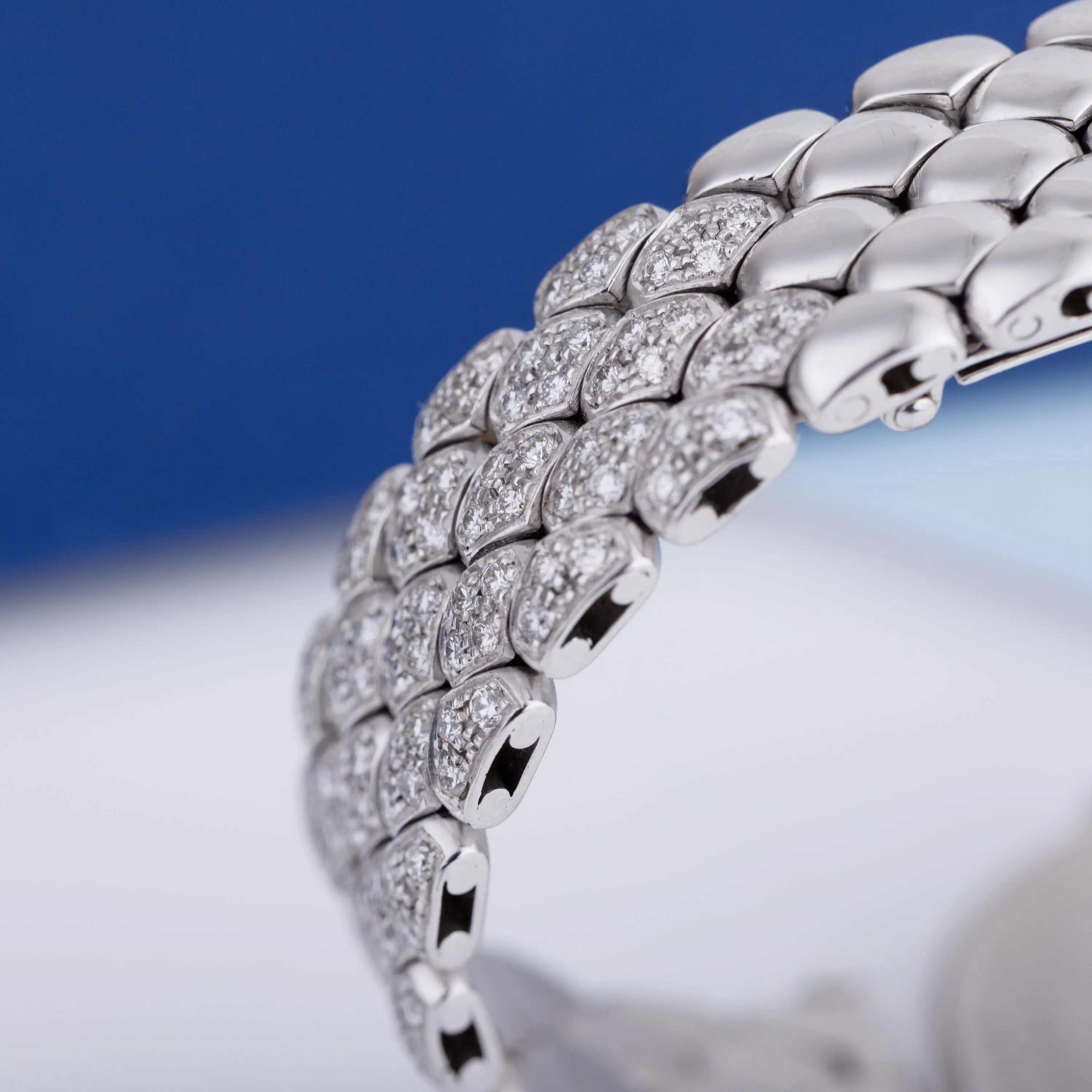 Van Cleef & Arpels 24mm White gold Pave 9