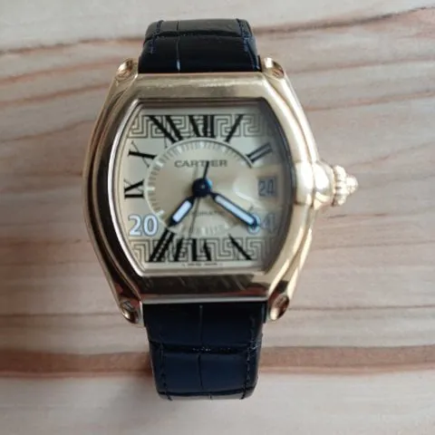 Cartier Roadster 2524 37mm Yellow gold Silver