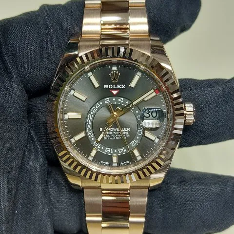 Rolex Sky-Dweller 326935 42mm Rose gold Gray