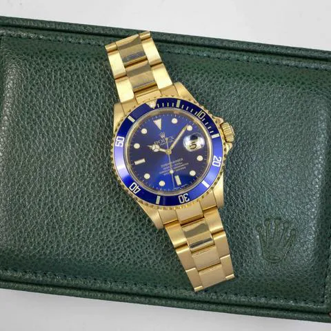 Rolex Submariner 16618 40mm 18k gold Blue 2