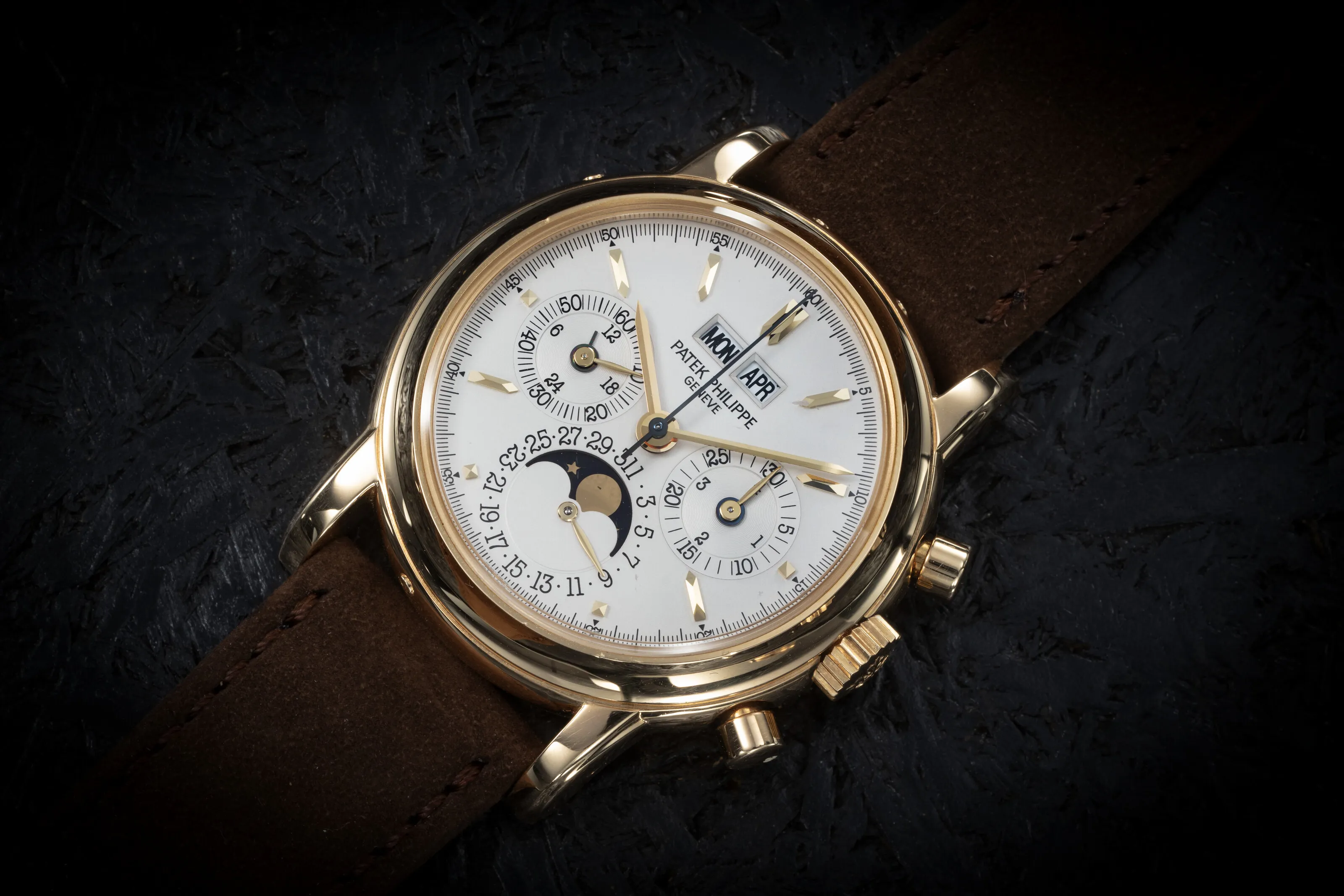 Patek Philippe Perpetual Calendar Chronograph 3970E 36mm Yellow gold Silver