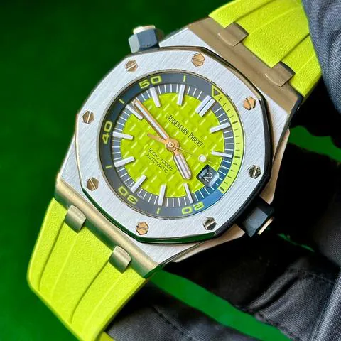 Audemars Piguet Royal Oak Offshore Diver 15710ST.OO.A038CA.01 42mm Stainless steel Green