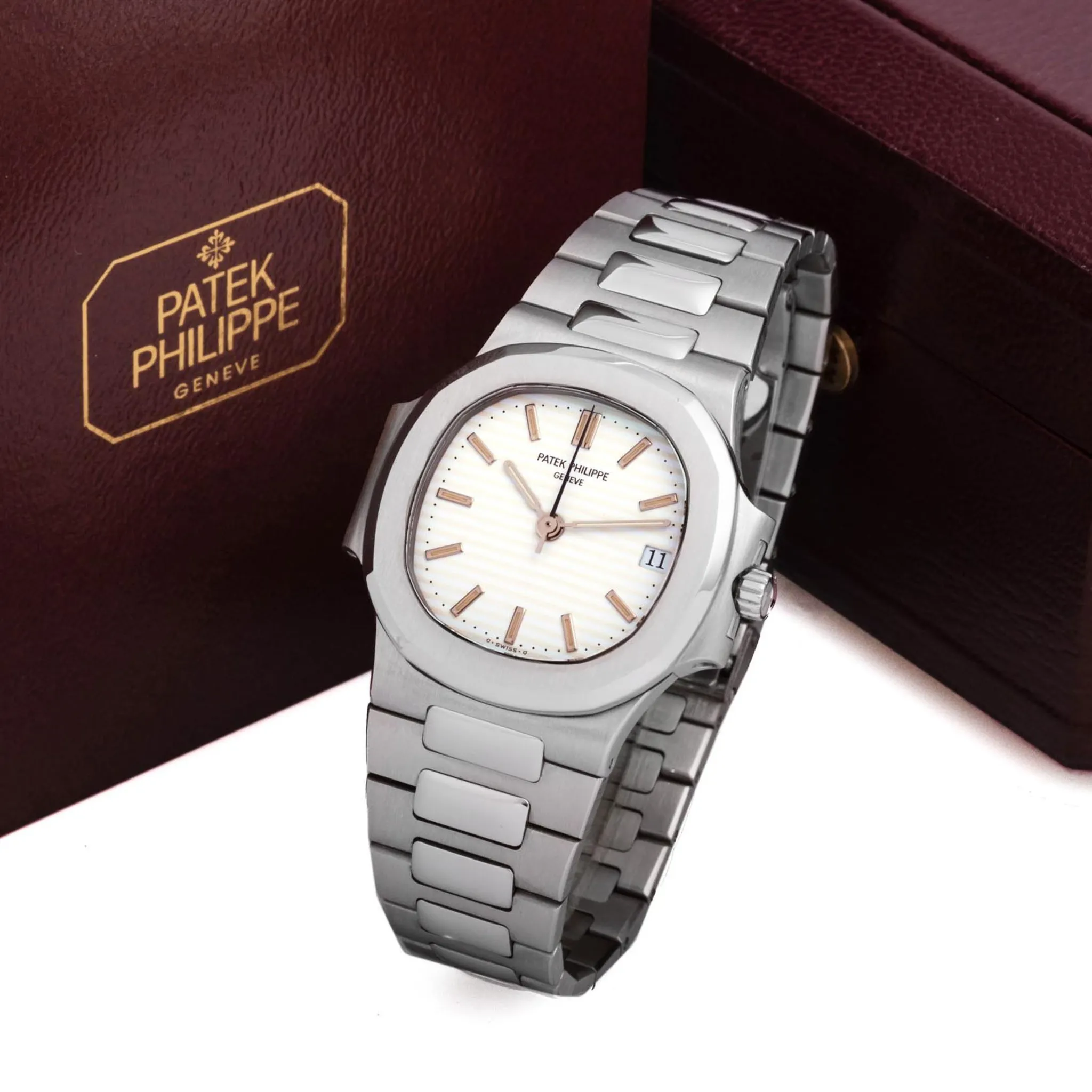 Patek Philippe Nautilus 3800/001 36mm Stainless steel White 1