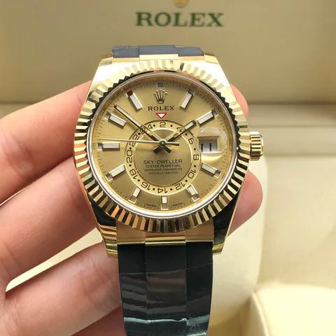 Rolex Sky-Dweller 326238 42mm Yellow gold Champagne