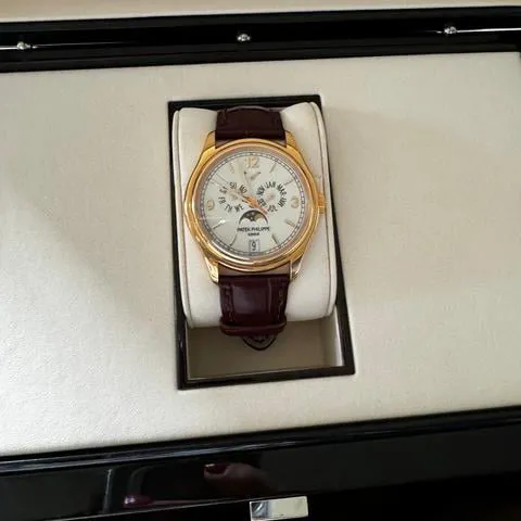 Patek Philippe Annual Calendar 5146R-001 39mm Rose gold Beige