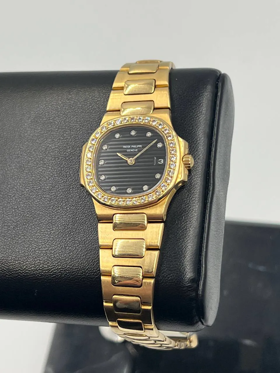 Patek Philippe Nautilus 4700/3 27mm Yellow gold Black 4